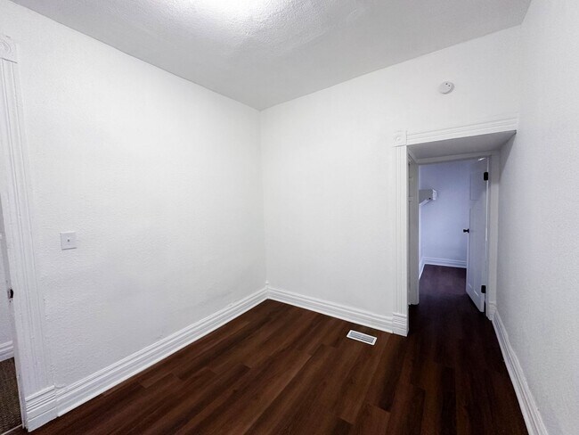 Building Photo - 1416/1418 N 2nd Duplex
