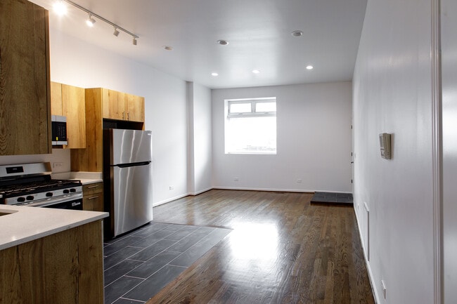 Building Photo - 2216 W Taylor St