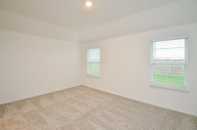 Building Photo - 31310 Yatesbury Ln