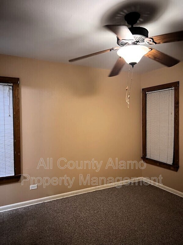 Building Photo - 301 Aero Ave