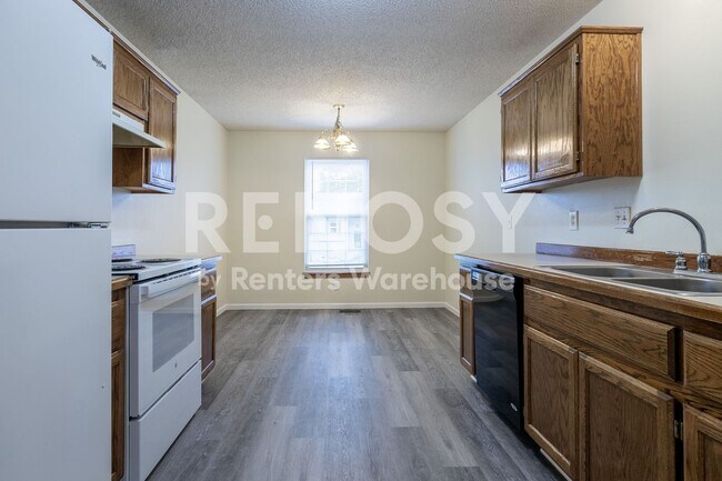 Building Photo - Cute 3 Bed, 2 full bath Townhome in Liberty