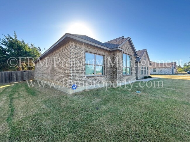 Building Photo - 1904 Uhl Rd