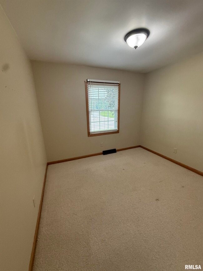 Building Photo - 4155 Utica Ridge Rd