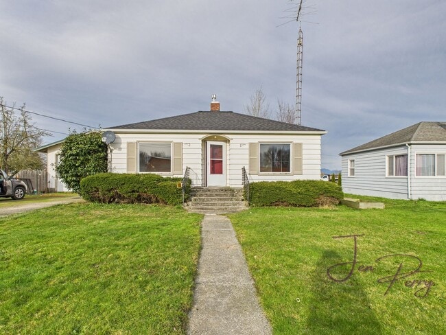 Building Photo - Two Bedroom One Bath House for Rent in Everson with Detached Garage