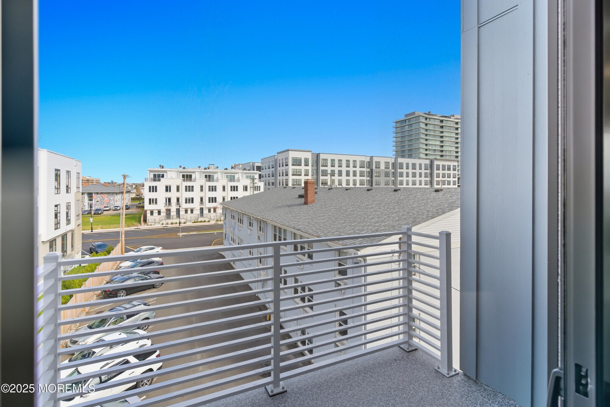 Building Photo - 215 2nd Ave