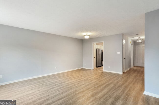 Building Photo - 587 Wedgewood Dr