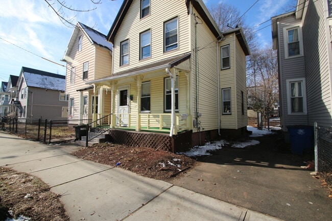 Building Photo - SINGLE FAMILY HOUSE FOR RENT