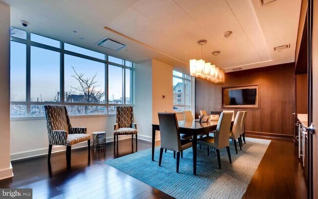 Building Photo - 100 Harborview Dr
