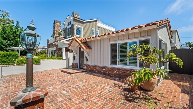 Building Photo - Larkspur Duplex