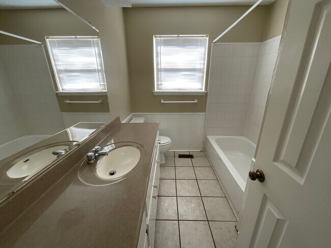 Building Photo - 5120 SE 53rd St