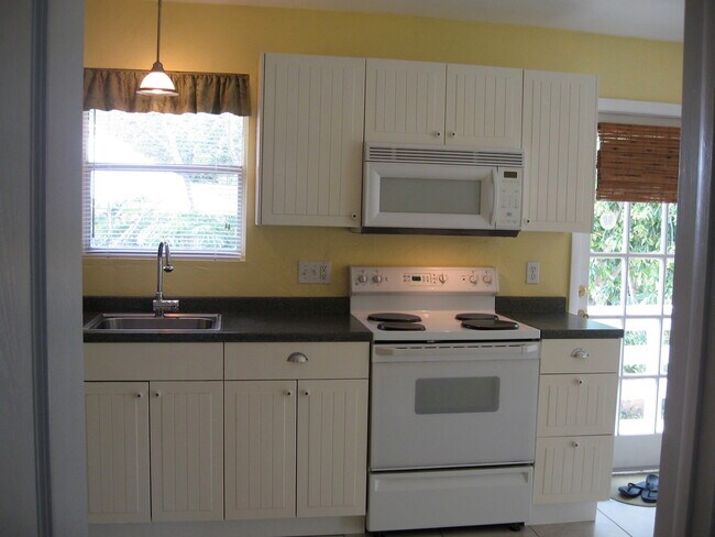 Building Photo - 771 Nerita St