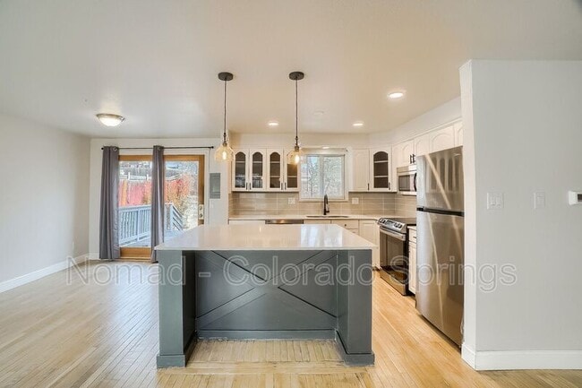 Building Photo - 3660 Brentwood Terrace