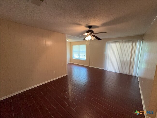 Building Photo - 1013 Kathey Dr
