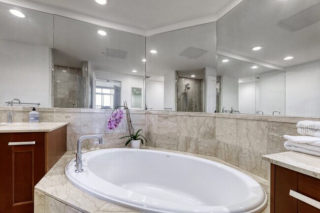 Building Photo - 8100 River Rd