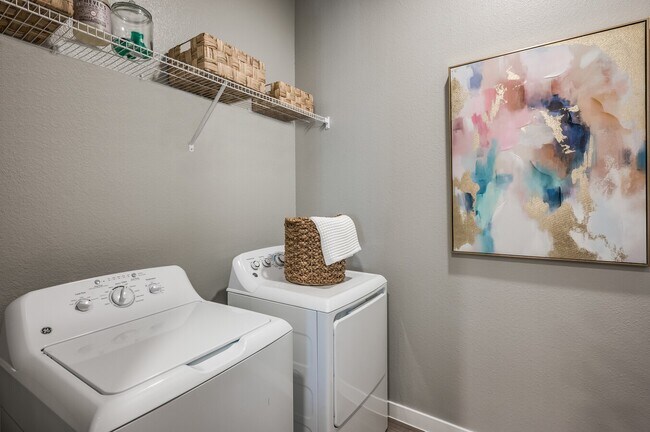 Building Photo - Receive a $500 GC! Lease Today!