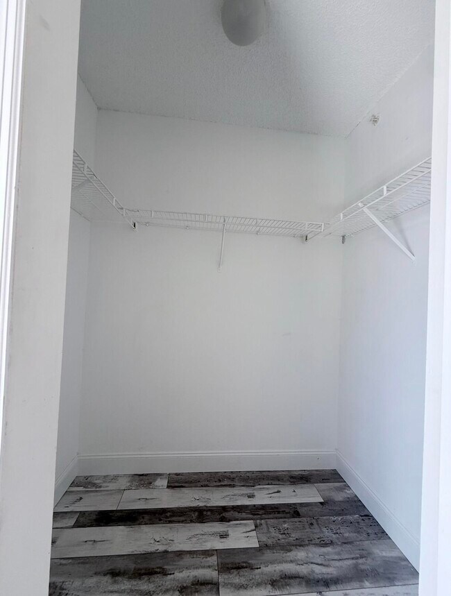 Building Photo - 300 Scotia Dr