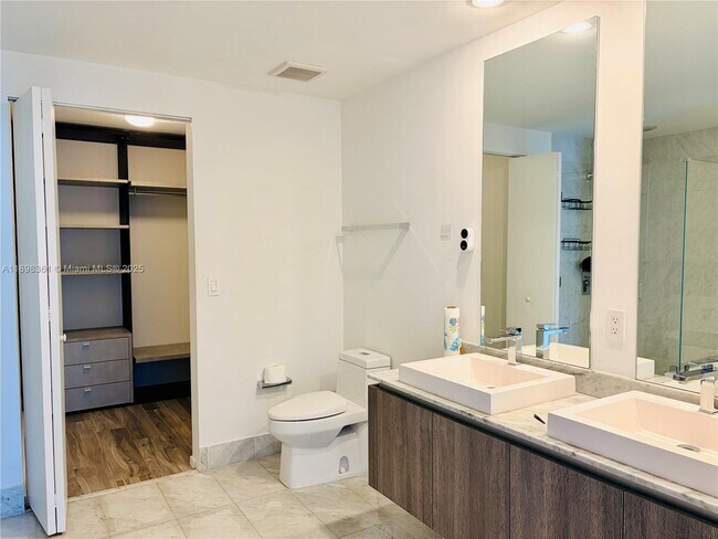 Building Photo - 801 S Miami Ave