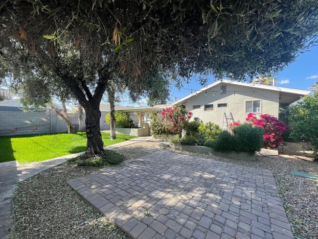 Building Photo - 843 E Butler Dr