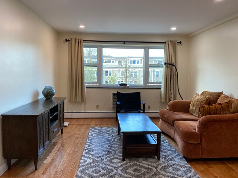 Primary Photo - 269 Harvard St