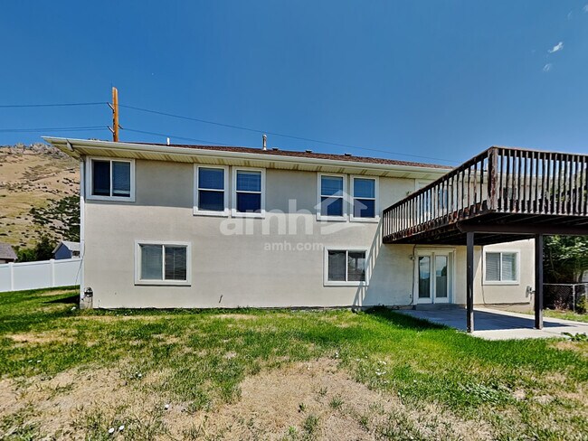 Building Photo - 1121 N 600 E