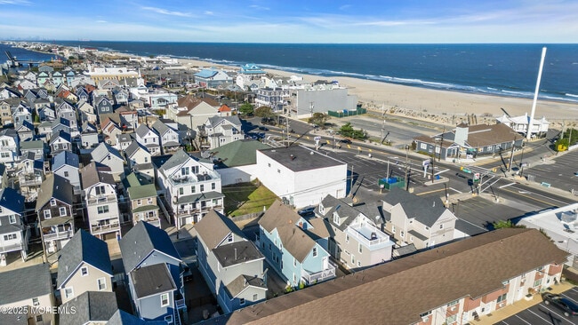 Building Photo - 6 Center St