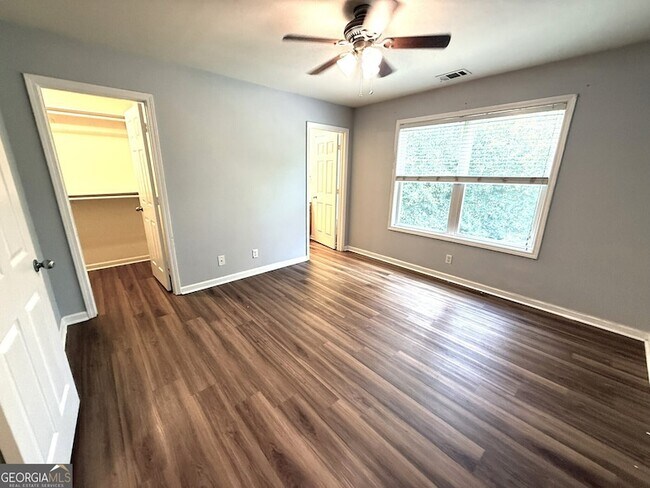 Building Photo - 207 Granite Way