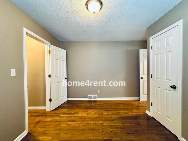 Building Photo - Beautifully Updated Home in Prime Overland...