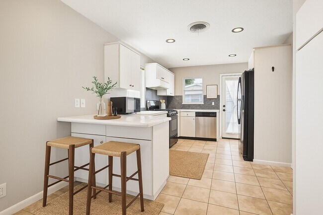 Building Photo - 2712 W Holcombe Blvd