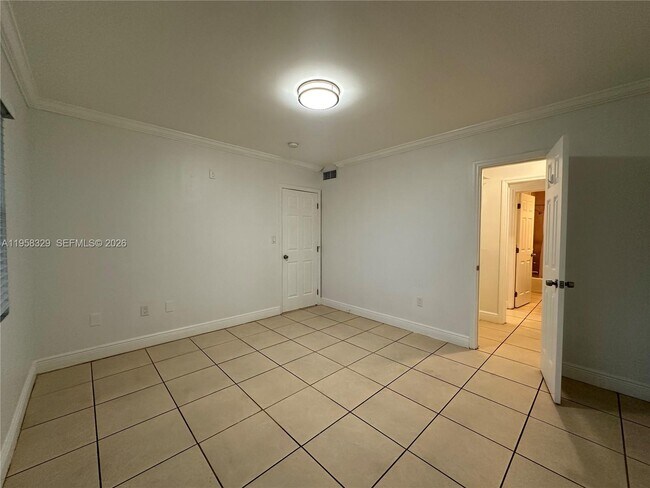 Building Photo - 2536 Van Buren St