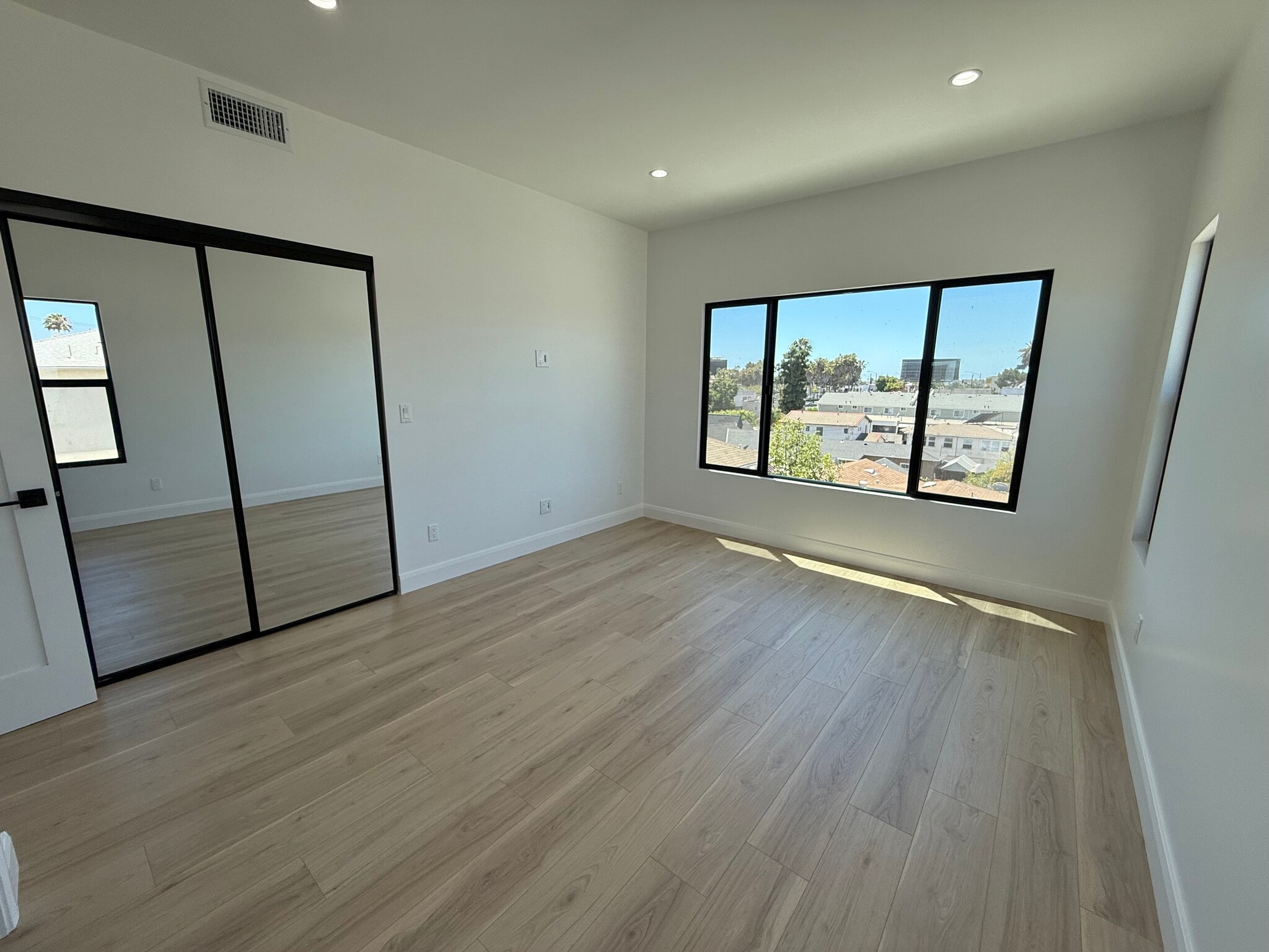 Building Photo - 615 Manchester Terrace