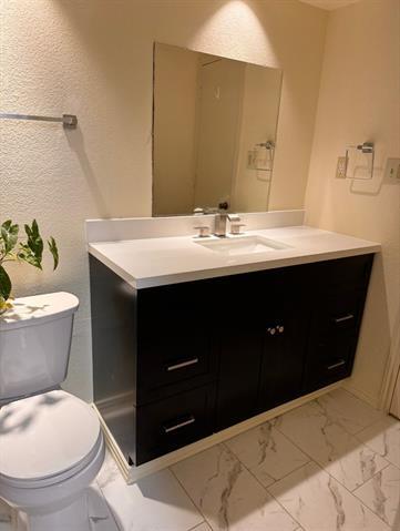 Building Photo - 720 Lakeshore Dr