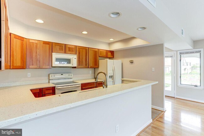 Building Photo - 2A Queen Victoria Ct