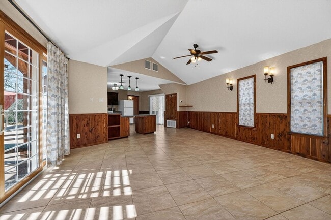 Building Photo - 1059 State Hwy 95