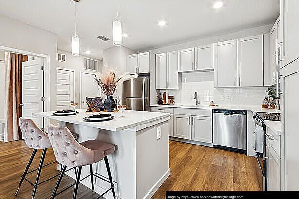 Building Photo - 16200 Ascend Vlg Ln