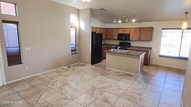 Building Photo - 2155 E Calle Gran Desierto