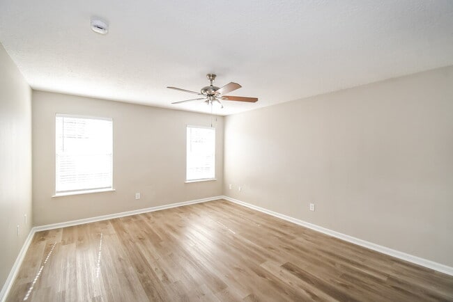 Building Photo - 7157 Beekman Lake Dr