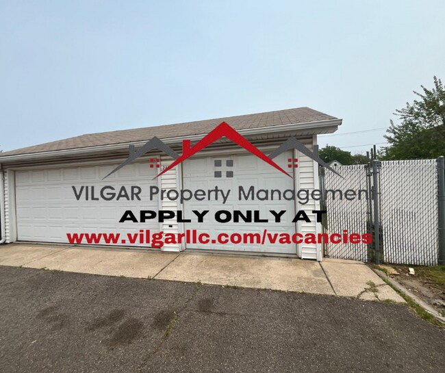 Building Photo - 2426 Schrage Ave