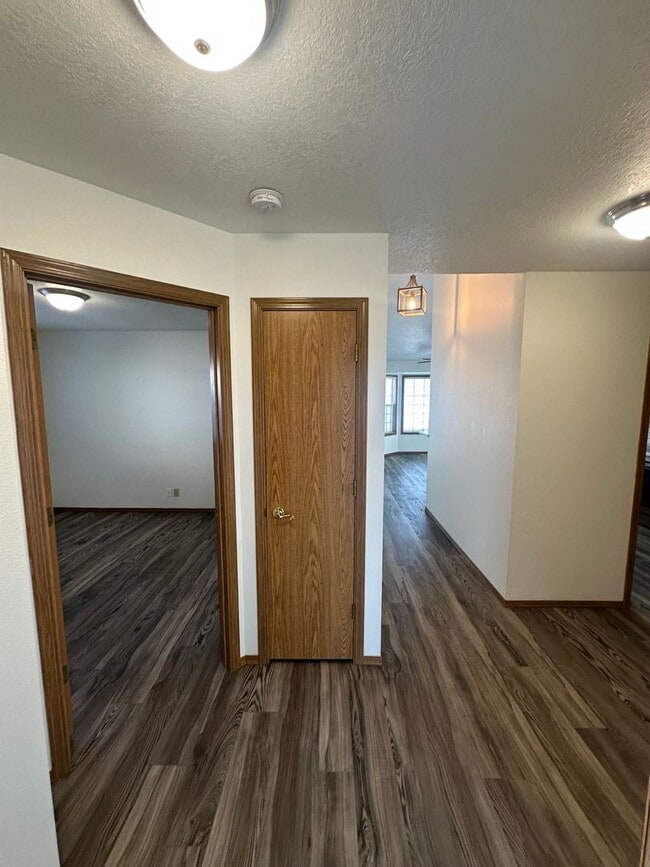 Building Photo - Tranquil & delightful 3-bedroom, 2-bathroom home that offers both comfort and convenience with it...