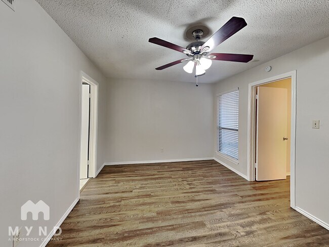 Building Photo - 2301 Basil Dr