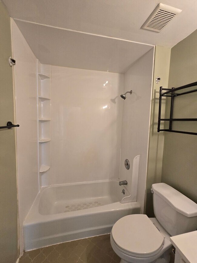 Building Photo - Brick Ranch in the heart of Jeffersontown! Featuring hardwood styled floors, 3 Bedrooms, 1.5 Bath...