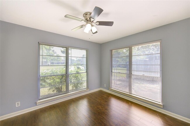 Building Photo - 2502 Roy Cir