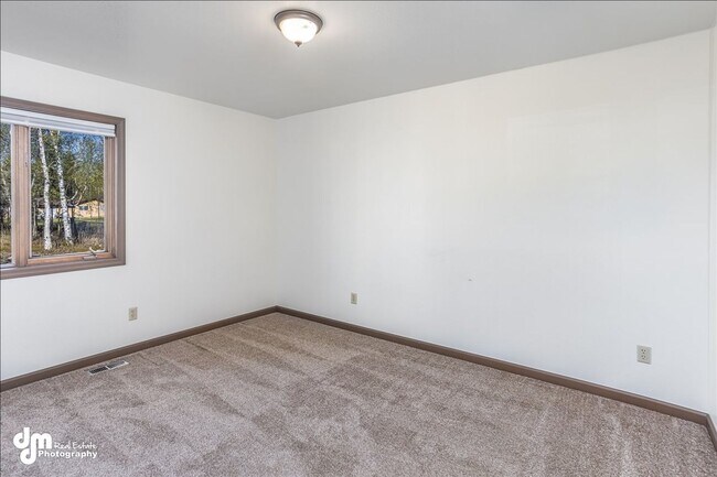 Building Photo - 876 N Wesglenn Cir