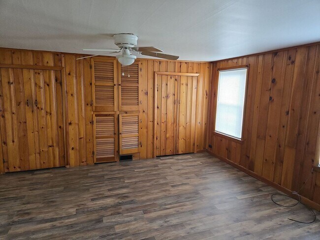 Building Photo - Spacious 3-bedroom single-family home in C...