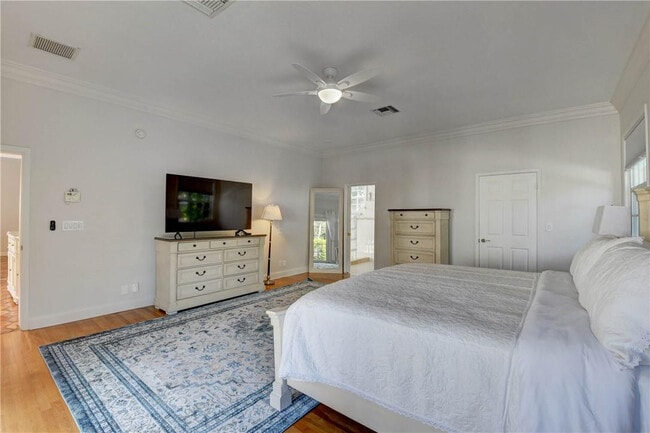 Building Photo - 302 NW 11th St