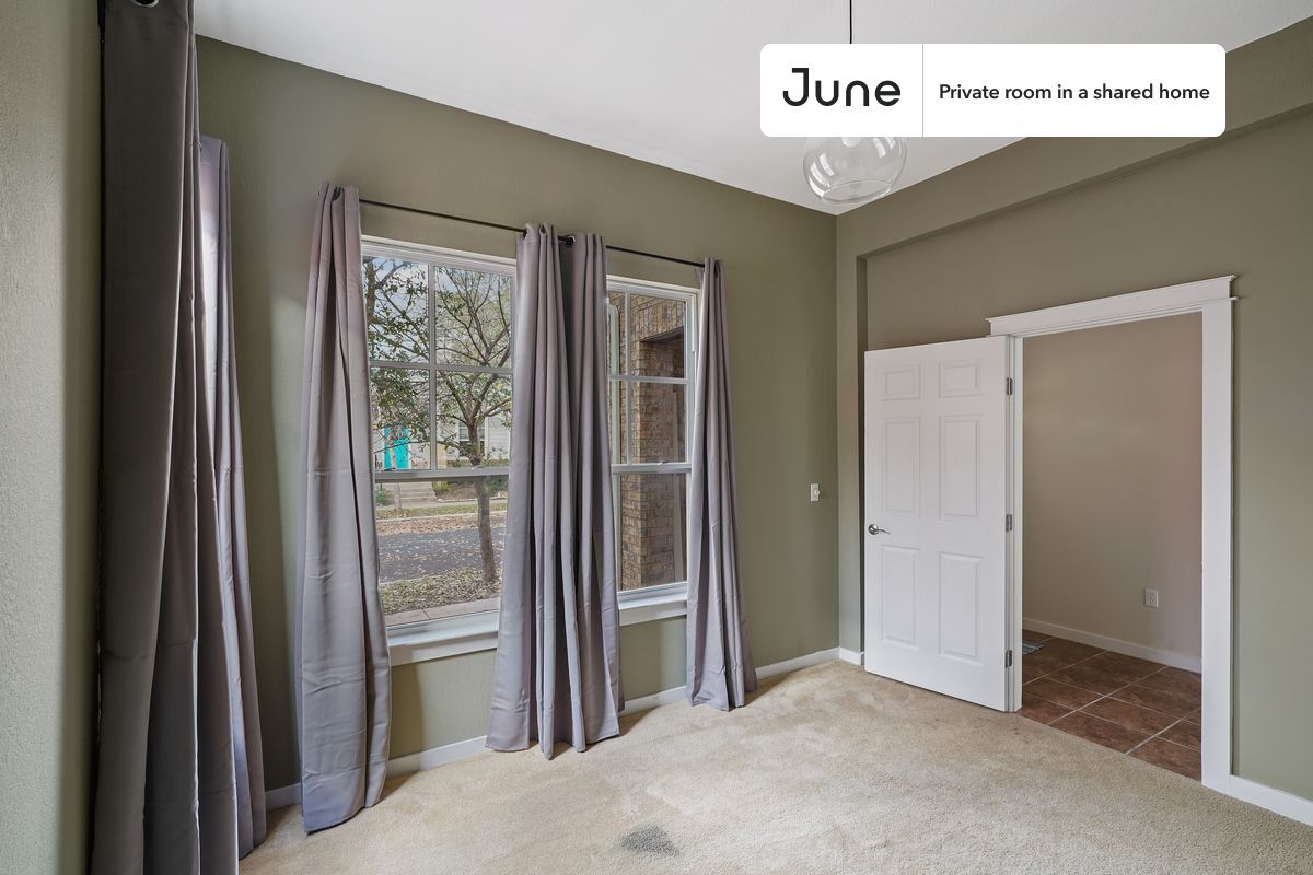 Building Photo - Room in Shared 5 bed/2.5 bath home