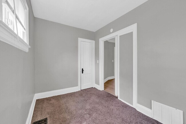 Building Photo - 3218 E 117th St