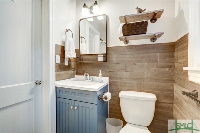 Building Photo - 240 Columbus Dr