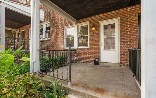 Building Photo - 1315 W 37th St