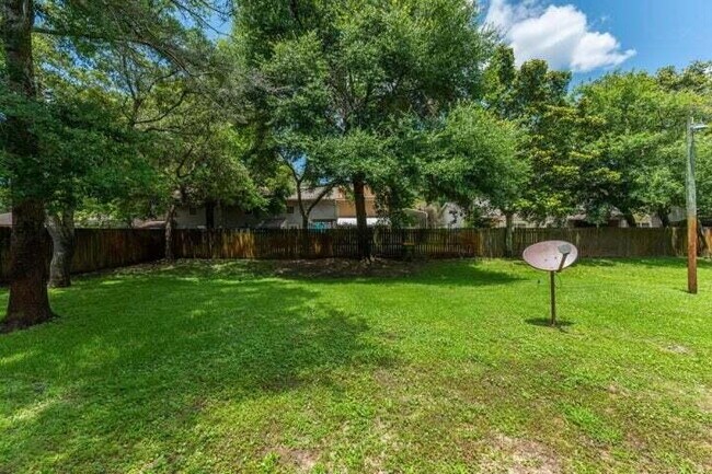 Building Photo - Move in ready Townhome in Fort Walton Beach close to Eglin AFB!