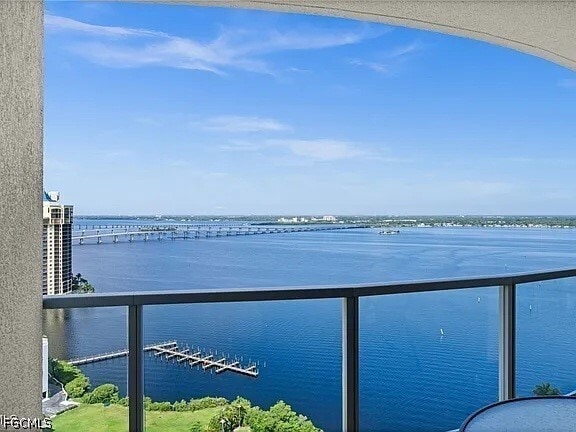 Building Photo - 3000 Oasis Grand Blvd